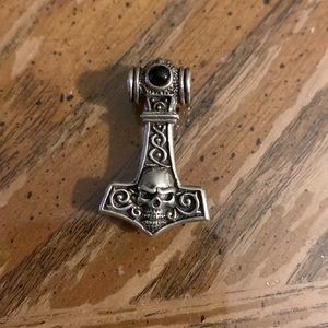Skull Thor’s Hammer Onyx Sterling Silver pendant